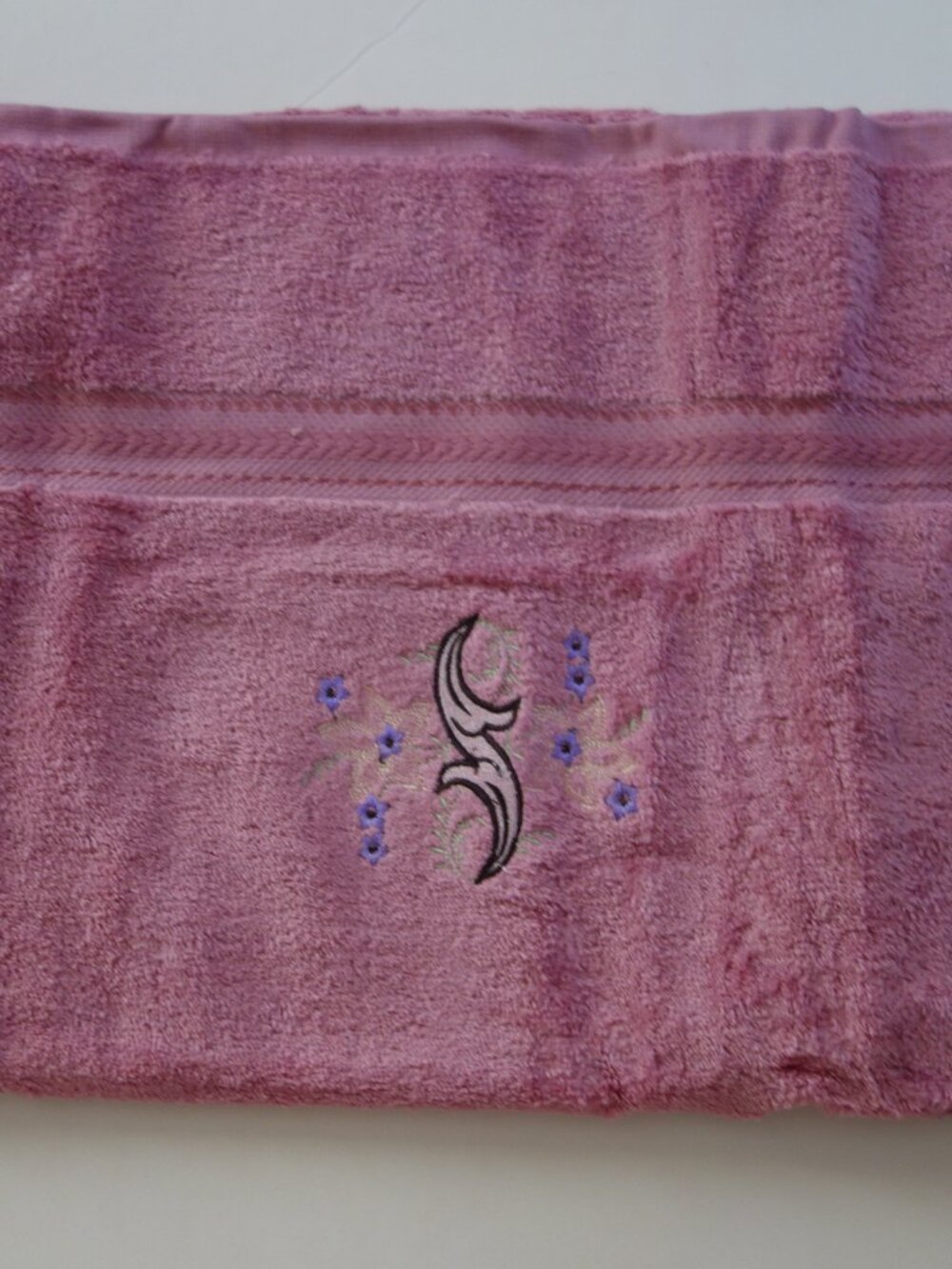 Silky Touch 100% Cotton Rose Pink/Purple Embroidery Bath Towel 24" X 47" New